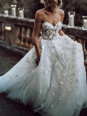 Beach A-Line Wedding Dress Strapless Lace Tulle Sleeveless Sexy Backless Bridal Gowns with Sweep Train