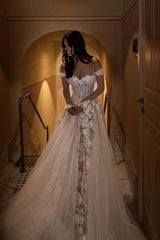 Boho Designer Off-the-shoulder Appliques Wedding Dresses With Lace