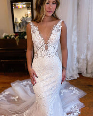 Chic Long Mermaid V-neck Sleeveless Lace Bridal Dress