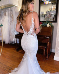 Chic Long Mermaid V-neck Sleeveless Lace Bridal Dress