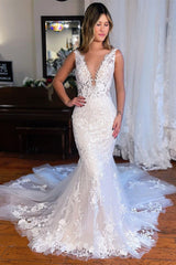 Chic Long Mermaid V-neck Sleeveless Lace Bridal Dress