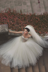 Crystal White Tulle Long Ball Gown Wedding Dress with Beadings Off Shoulder Elegant Formal Bridal Gowns