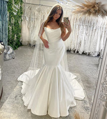 Elegant Sleeveless Mermaid Satin Bridal Dress with Ruffles