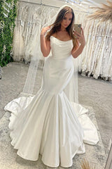 Elegant Sleeveless Mermaid Satin Bridal Dress with Ruffles