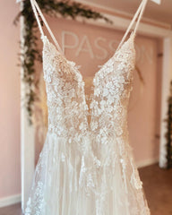 Elegant Spaghetti-Strap Lace Wedding Dress Beach Bridal Gowns