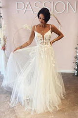 Elegant Spaghetti-Strap Lace Wedding Dress Beach Bridal Gowns