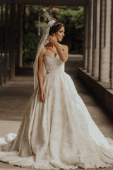 Elegant Sweetheart Sleeveless A-line Bridal Dress