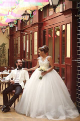 Elegant V-Neck Lace Ball Gown Wedding Dress New Arrival Sweep Train Tulle Princess Dress