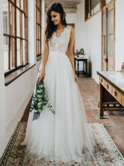 Elegant V Neck Tulle White Lace Sleeveless A-Line Wedding Dresses