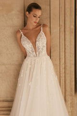 Fabulous Spaghetti-Straps Sleeveless Long Lace Bridal Dress