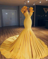 Ginger Yellow Mermaid Prom Dresses on Mannequins | Ruffles Court Train Sexy Evening Gowns BA9299