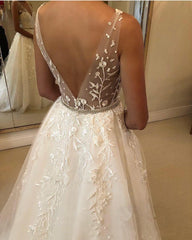 Glamorous V-Neck Tulle Wedding Dresses Sleeveless 3D Floral Lace Bridal Dress