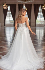 Gorgeous Long A-line V-neck Tulle Sleeveless Bridal Gowns With Lace