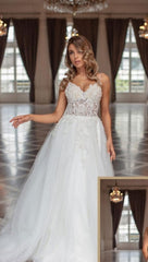 Gorgeous Long A-line V-neck Tulle Sleeveless Bridal Gowns With Lace