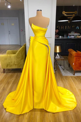 Gorgeous Long Yellow A-line Sequined Sleeveless Prom Dress