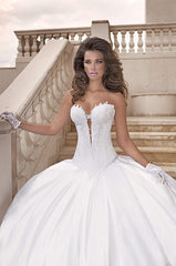 Gorgeous Sweetheart Satin Bridal Dresses White Applique Chapel Train Ball Gowns