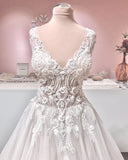 Gorgeous Tulle Ruffles V Neck Wedding Dresses With Lace Appliques