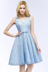 Lovely A-line Lace Knee-Length Homecoming Dress in Stock