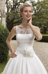 Scalloped-Edge Lace Princess Bridal Dress Court Train Wedding Dress with Flower Sash