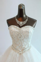 Sequined Lace-Up Sweetheart Wedding Dresses Charming Sleeveless Ball Gown Bridal Dresses