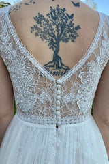 Simple V-Neck Sleeveless Tulle Floor-Length Wedding Dresses with Lace