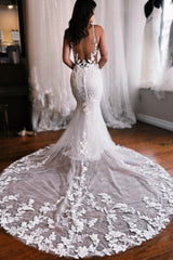 Spaghetti Straps Mermaid Floor Length Lace Bridal Gowns with Chapel Train