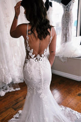 Spaghetti Straps Mermaid Floor Length Lace Bridal Gowns with Chapel Train