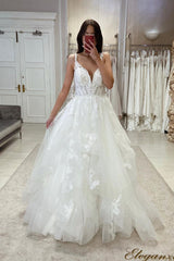 Suzhoufashion Gorgeous Spaghetti-Straps V-Neck Sleeveless Bridal Dresses Lace Appliques